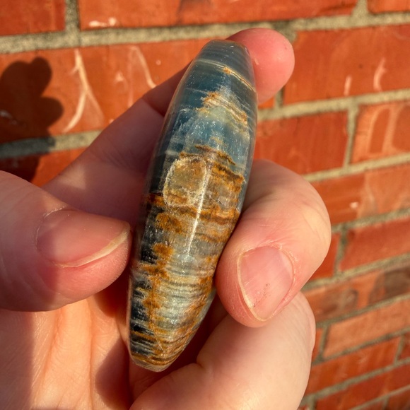 Blue onyx Palm Stone - Picture 3 of 6